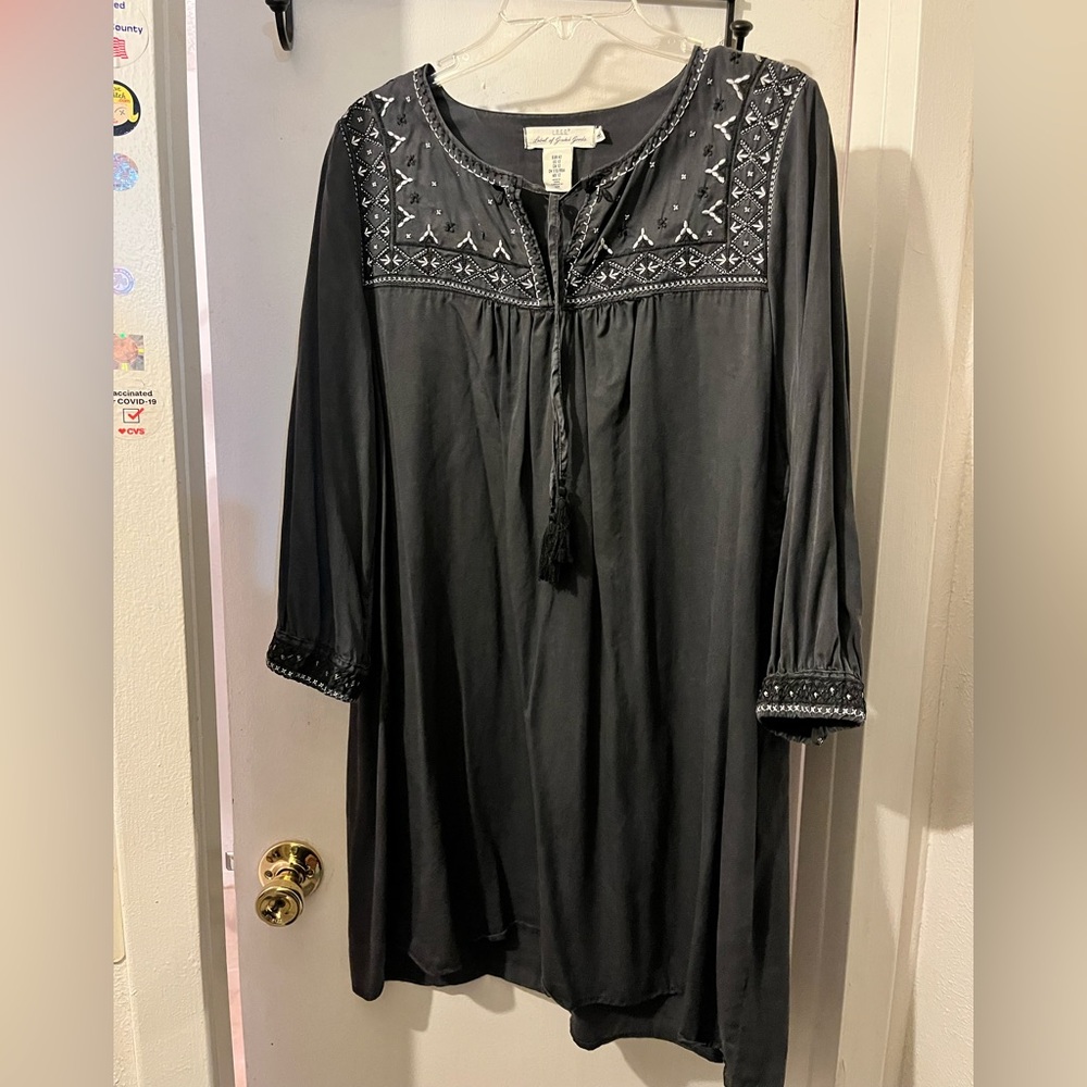 H&M- size 12- pretty gray embr. smocked top w/tie at neck. EUC.
